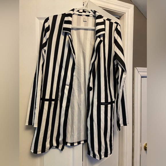 Black and white striped blazer - Picture 1 of 2